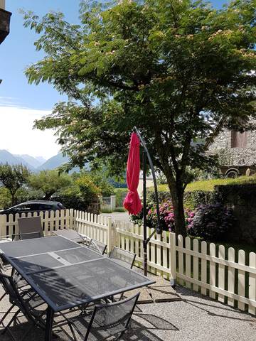 Gîte pour 8 Personnes dans Ouzous, Pyrénées, Photo 1