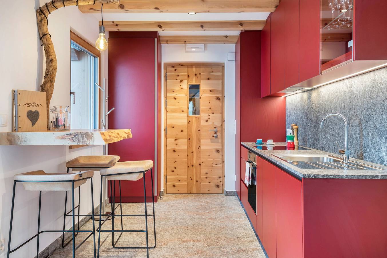 Chalet 'Himmel' con vista sulle montagne, giardino privato e Wi-Fi in Ega (Nova Ponente), Nova Ponente