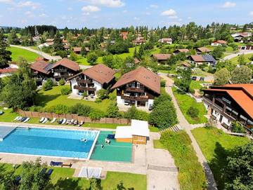 Ferienpark für 4 Personen, mit Terrasse und Garten sowie Pool, kinderfreundlich in Bayern