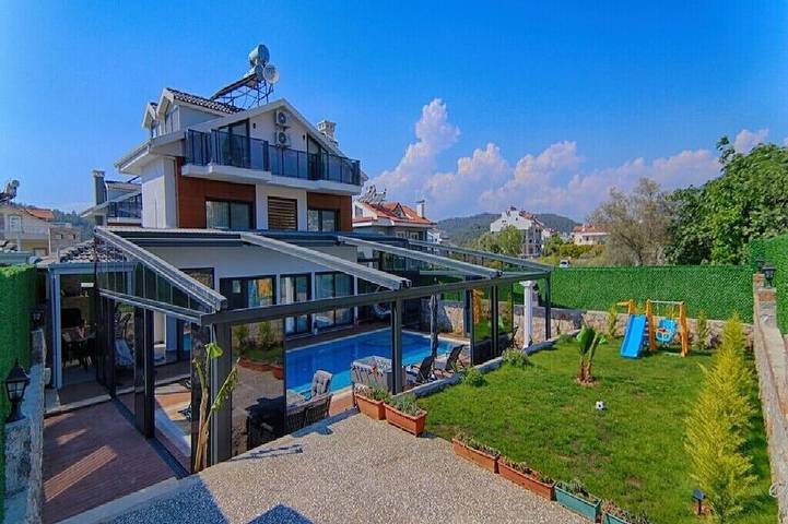 Villa for 8 people, with hot tub and garden in Hisaronu