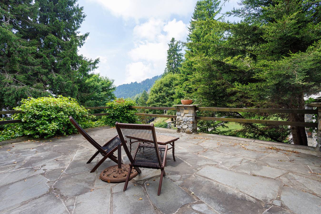 Mountain Nature Retreat above Lake Como in Cernobbio, Comer See