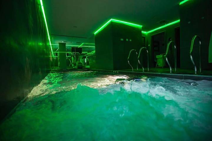 Appartamento per 5 persone, con sauna e idromassaggio nonché piscina e giardino, adatto a famiglie con bambini a Livigno