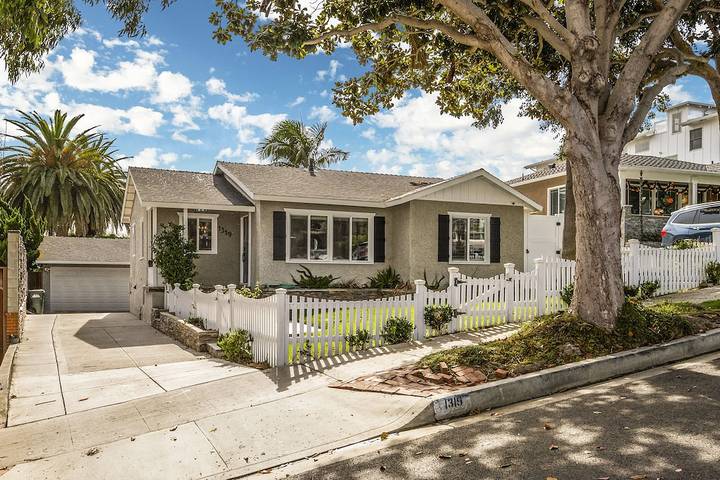 Vacation rental for 5 people, with yard and balcony in Redondo Beach