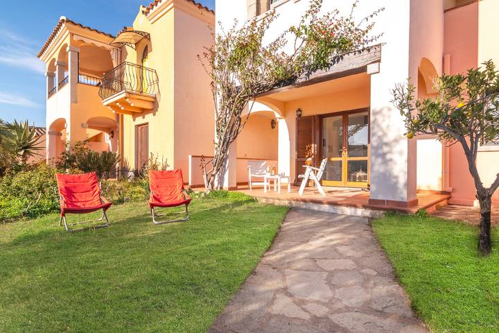 Gîte pour 4 personnes, avec terrasse, adapté aux familles à Monte Petrosu - 2