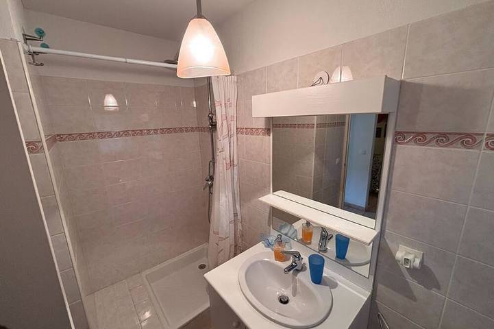 Gîte pour 4 personnes, avec jardin dans Plage D Aigue Bonne - 4