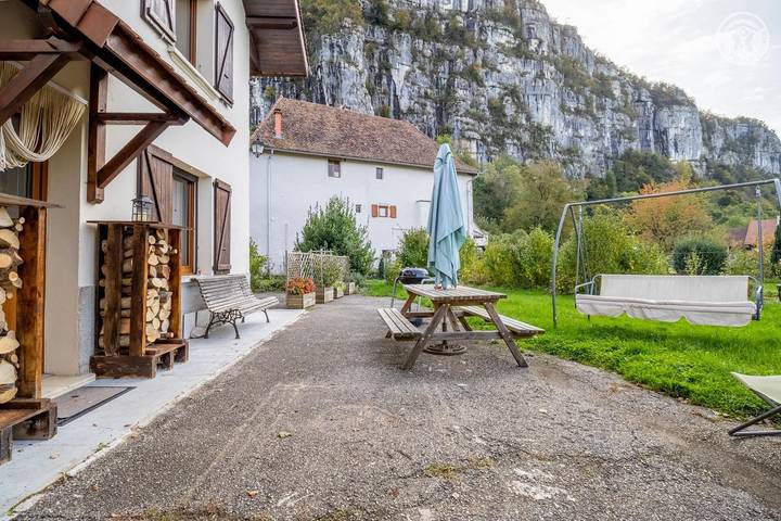 Gîte pour 6 personnes, avec Jacuzzi et Terrasse dans Les Grottes de Saint Christophe