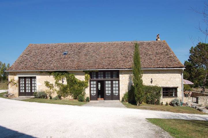 Location de vacances pour 8 personnes, avec jardin et piscine à Saint-Cernin-de-Labarde