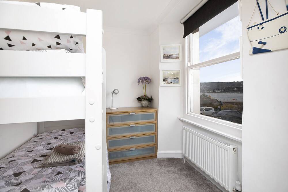 Entire apartment, Stunning Beach front 2x bebroom Apartment, Shaldon, with sea front parking space in Shaldon, Devon