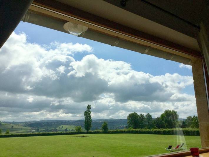 Chambre d’hôte pour 2 personnes, avec jardin ainsi que vue et terrasse à Saint-Julien-de-Civry