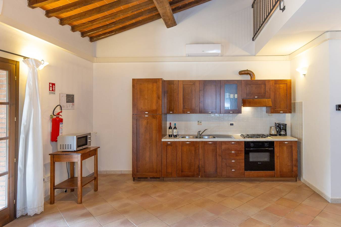 Appartement entier, Appartement 'Papavero' avec piscine partagée, Wi-Fi et climatisation in Santa Luce, Côte des Étrusques