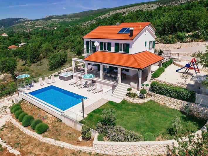 Villa for 11 personer, med balkon og pool i Makarska Riviera