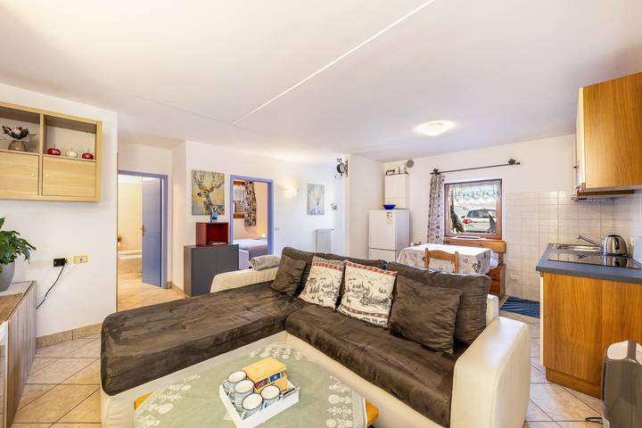 Entire apartment, Apartment 'Tesero Margherita' with Mountain View, Shared Garden and Wi-Fi in Tesero, Fleimstaler Alpen