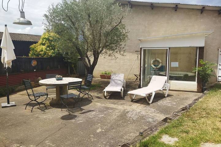 Gîte pour 2 personnes, avec jardin à Lamothe-Landerron