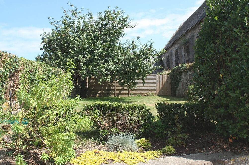 Gîte 2/3 personnes entièrement rénové classé 3 étoiles in Saint-Jean-du-Doigt, Ceinture Dorée
