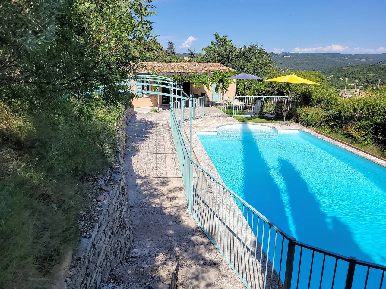 Gîte 'Mami Zi' con vistas a la montaña, Wi-Fi y aire acondicionado in APT, Parque natural regional del Luberon