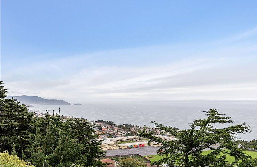 Top Coastline Views | Family Friendly | San Fran Airport West | Laundry+Parking in Pacifica, San Mateo County