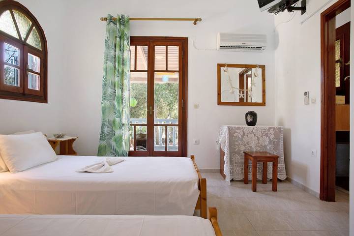 Entire apartment, Holiday Apartment "Areti Orfeas Apartment 3" near Beach with Balcony & Wi-Fi in Vasilikos, Zakynthos