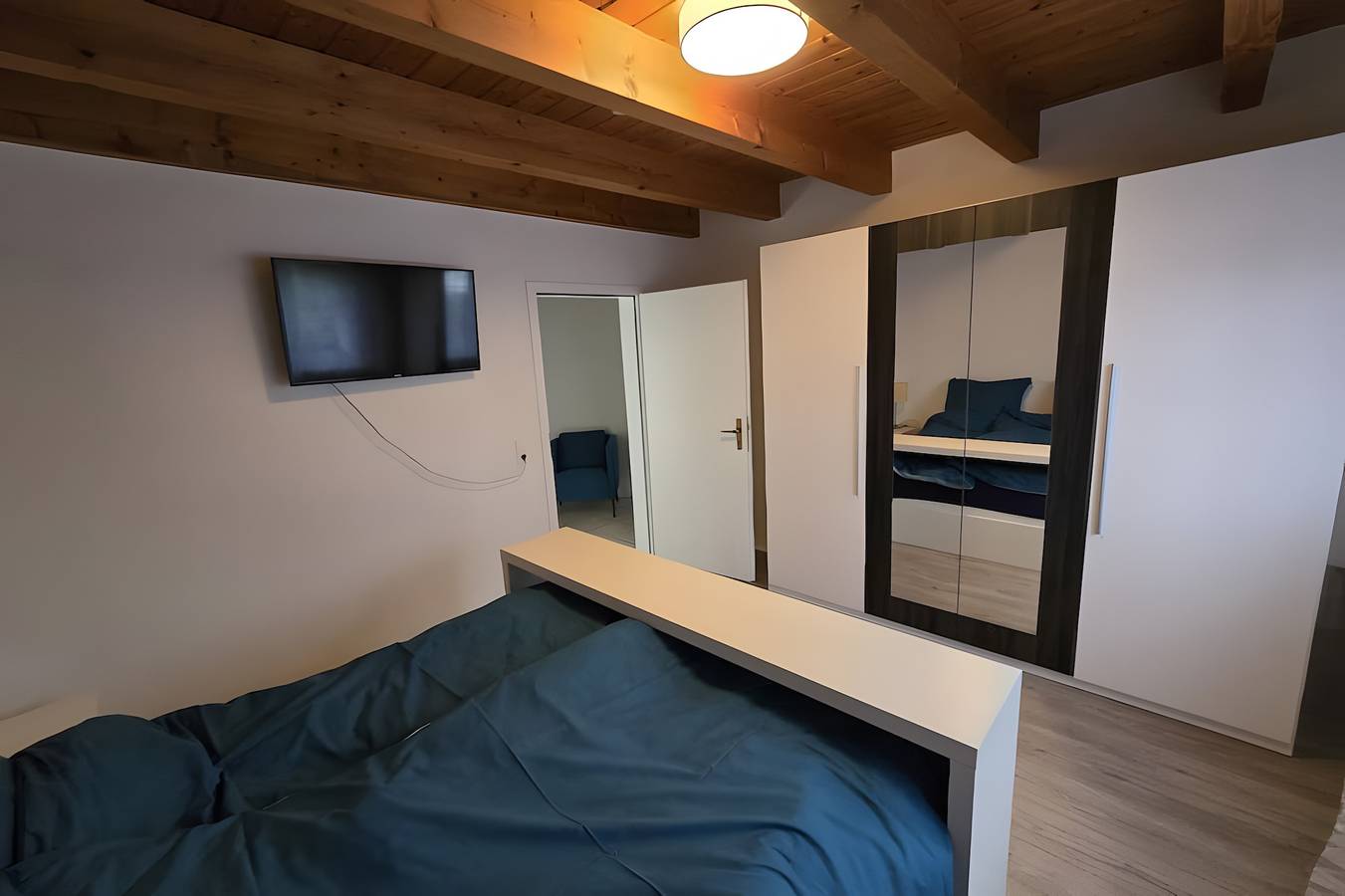Ganze Wohnung, Modern eingerichtete Ferienwohnung Casa Karin mit Terrasse, Garten und Sauna in Bodman-Ludwigshafen, Landkreis Konstanz