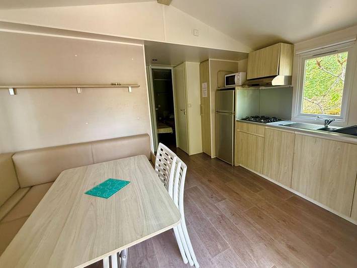 Mobil home pour 4 personnes, avec bassin pour enfant dans Séniergues - 4