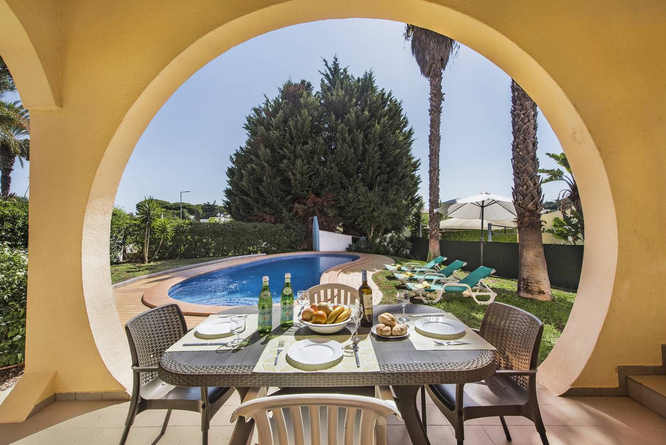 Retraite exclusive à Vilamoura, piscine privée, parking hors rue, climatisation et Wi-Fi gratuits in Quarteira, District de Faro