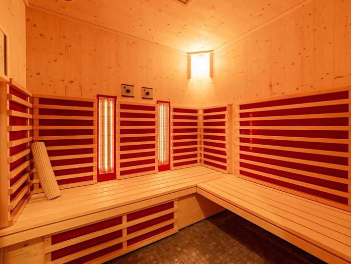 Location de vacances pour 30 personnes, avec sauna ainsi que vue sur le lac et jardin, animaux acceptés à Amblève - 3