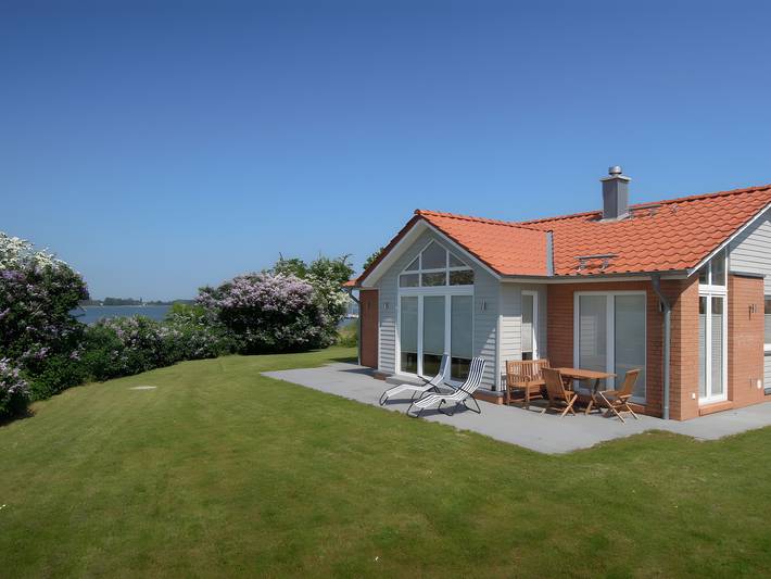 Ferienhaus für 4 Personen, mit Whirlpool und Garten sowie Sauna und Seeblick in Kosel