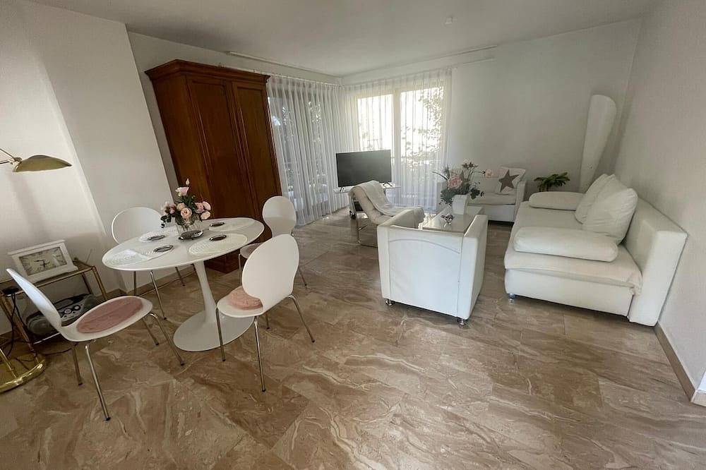 Ganze Wohnung, Schöne Ferienwohnung mit Terrasse in der Nähe des Legolands in Rettenbach, Bayerisch Schwaben