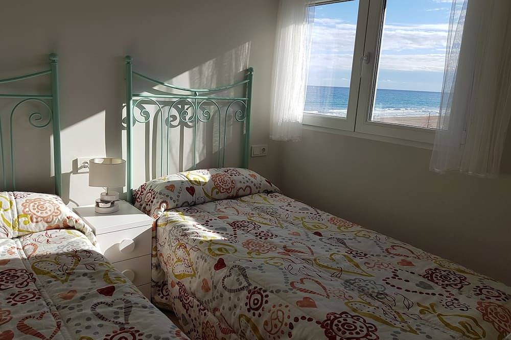 Apartamento entero, Apartamento san juan alicante 1 linea vistas expectaculares al mar wifi in San Juan Playa (Alicante), Costa Blanca