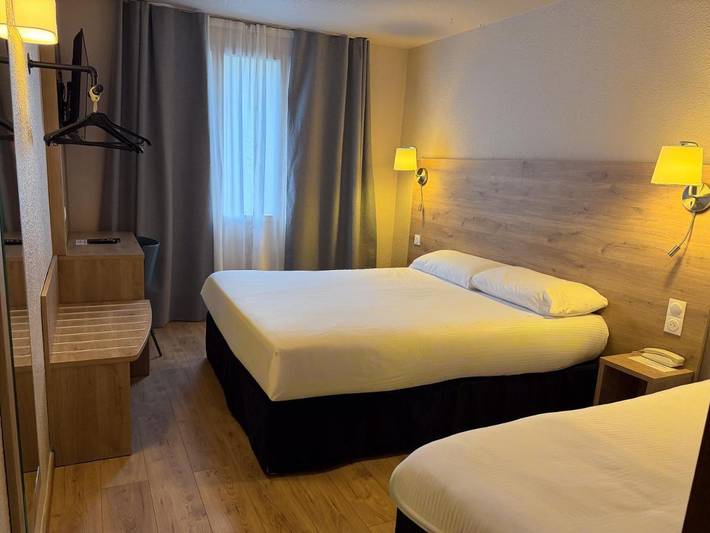 Hôtel pour 2 personnes, avec Terrasse ainsi que Jardin et Vue à Gien