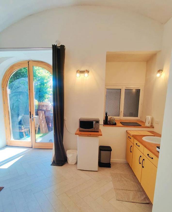 Gîte pour 4 personnes, avec jardin à Neuville-sur-Saône - 2