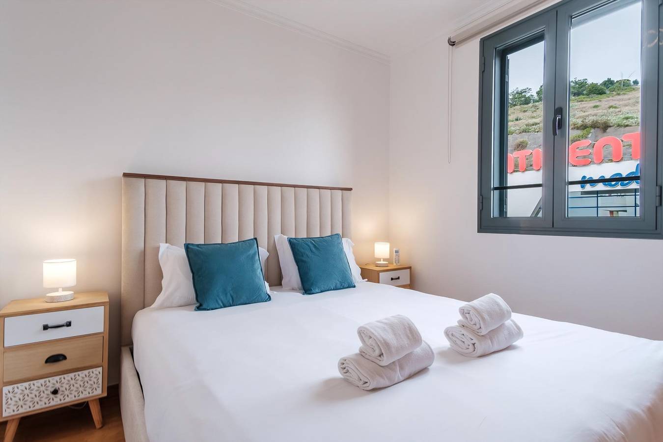 Entire apartment, Guestready - Serene Funchal Getaway in São Martinho, Madeira