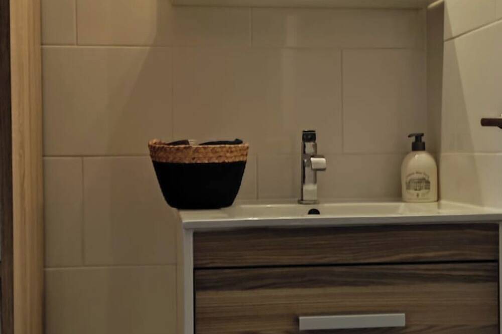 Apartamento entero, Fully equipped studio with free parking and spa (optional). in Solliès-Pont, Costa mediterránea (Francia)