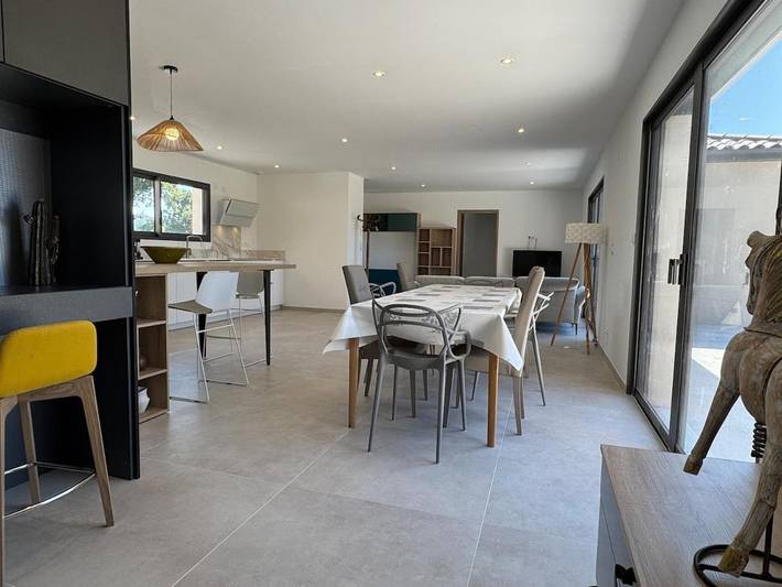 Location de vacances pour 8 personnes, avec jardin ainsi que vue et terrasse à Saint-Julien-du-Serre - 2