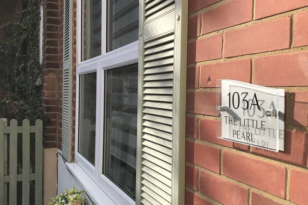 Ein schönes, geräumiges Haus mit 2 Schlafzimmern für bis zu 5 Personen. Eigene Einfahrt. in Whitstable, Kent
