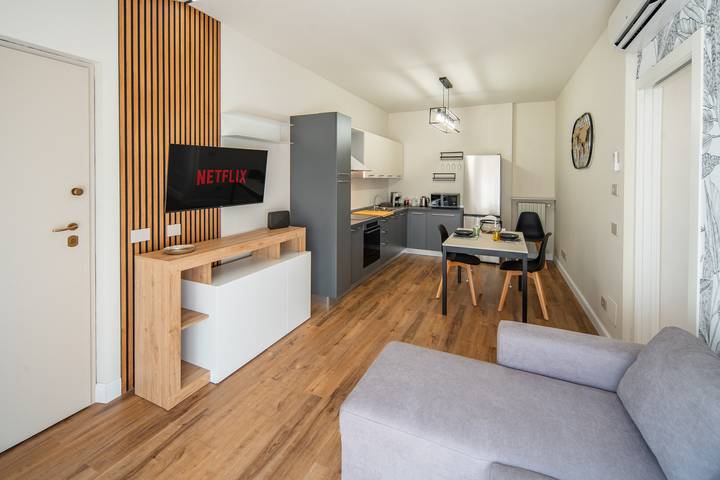 Ferienwohnung für 2 Personen, mit Balkon in Alba