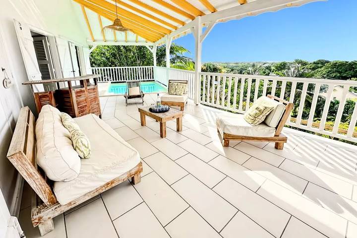 Location de vacances pour 10 personnes, avec jardin ainsi que piscine et vue à Grand-Bourg - 2