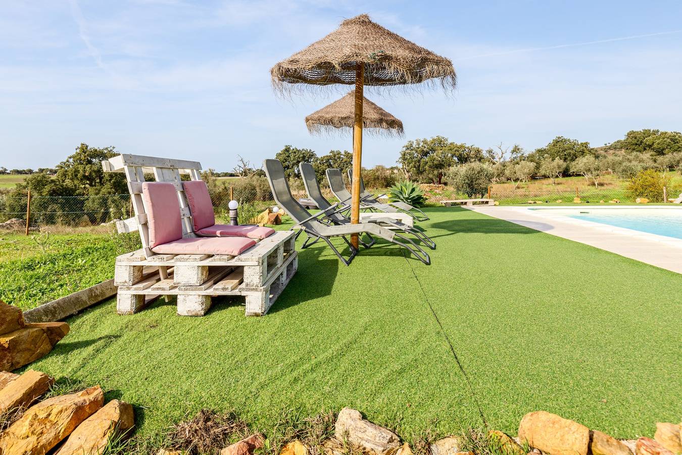 Casa de Campo 'Monte Da Masmorra De Baixo' com Piscina Privada, Jardim Privado e Wi-Fi in Santiago do Escoural, Distrito de Évora