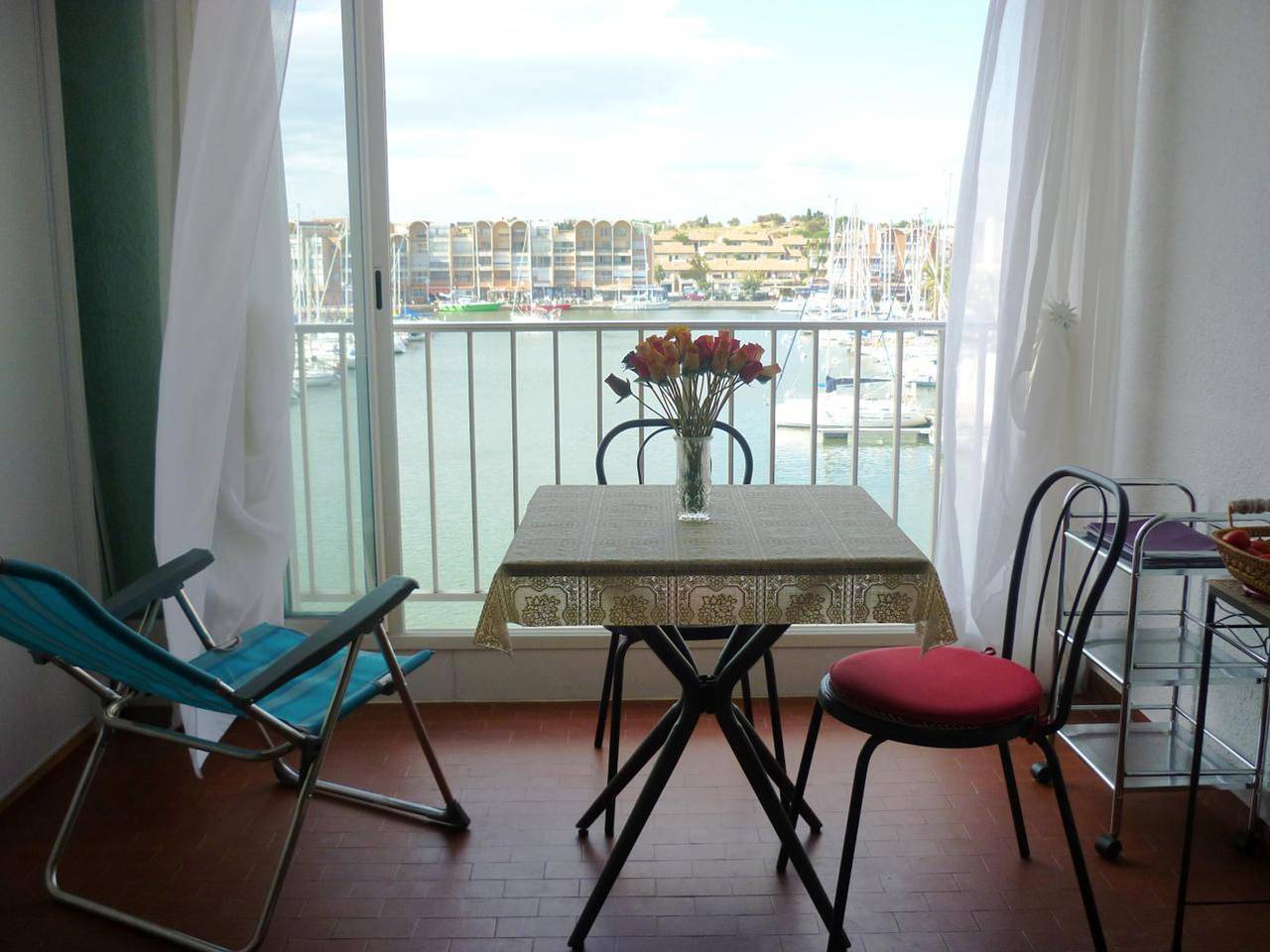 Entire studio, Cozy studio with loggia and private parking - Near port and shops in Gruissan (Ville), Gruissan