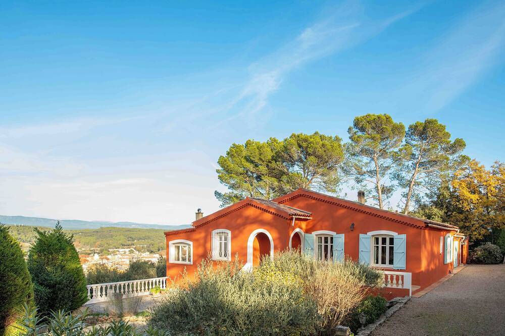 \"Villa Christine\" - completely private with (heated) pool, beautiful views in Carcès, Brignoles Region