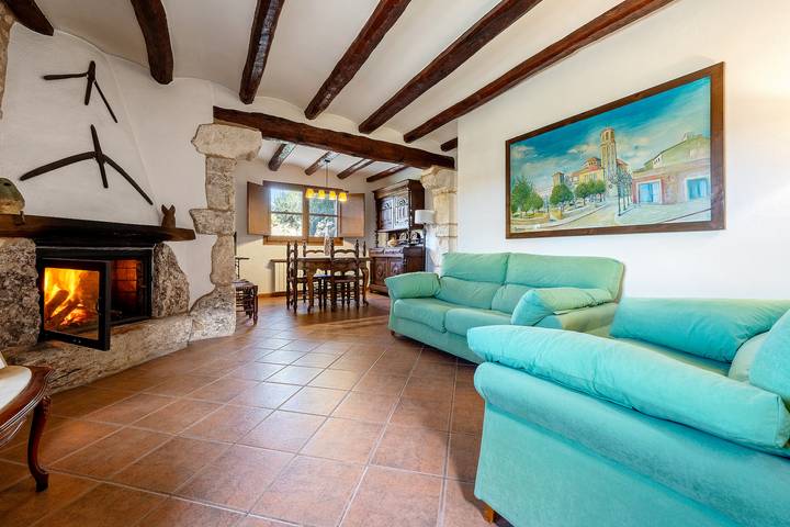 Casa rural con piscina para 6 personas, con jardín, Se admiten mascotas en Alt Penedès - 2