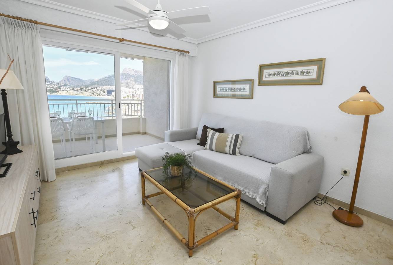 Apartamento entero, A35 Casita Blanca Esc 2 5º 10 in Platja del Cantal Roig (Calpe), Calpe