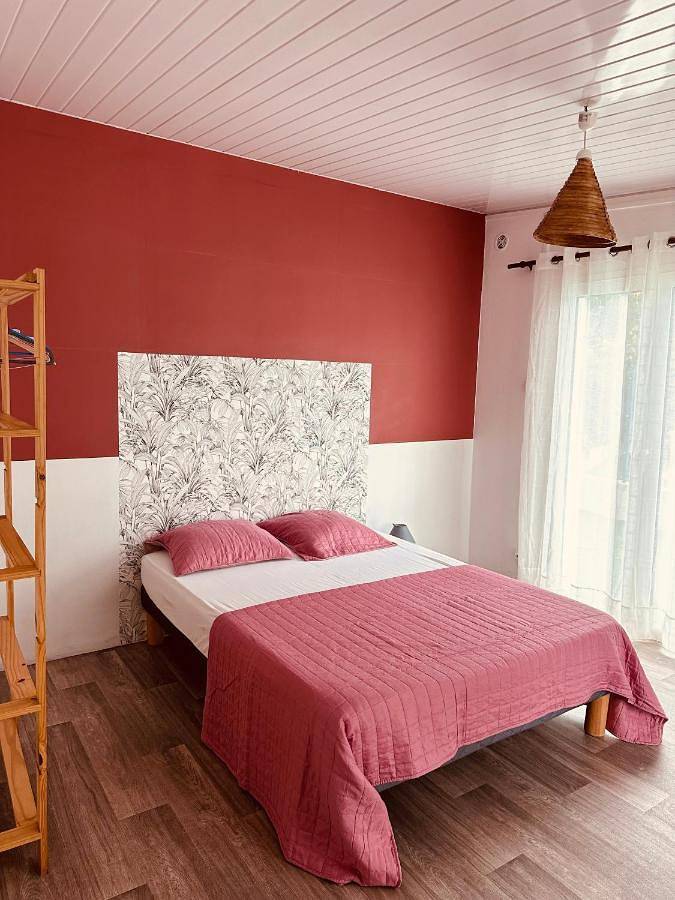 Location de vacances pour 15 personnes, avec terrasse ainsi que piscine et jardin dans Le Quatorzieme - 2