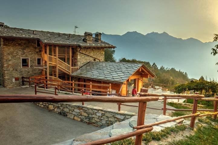 B&b per 4 persone, con Balcone e Terrazza nonché Giardino e Panorama a Comune di Saint-Vincent