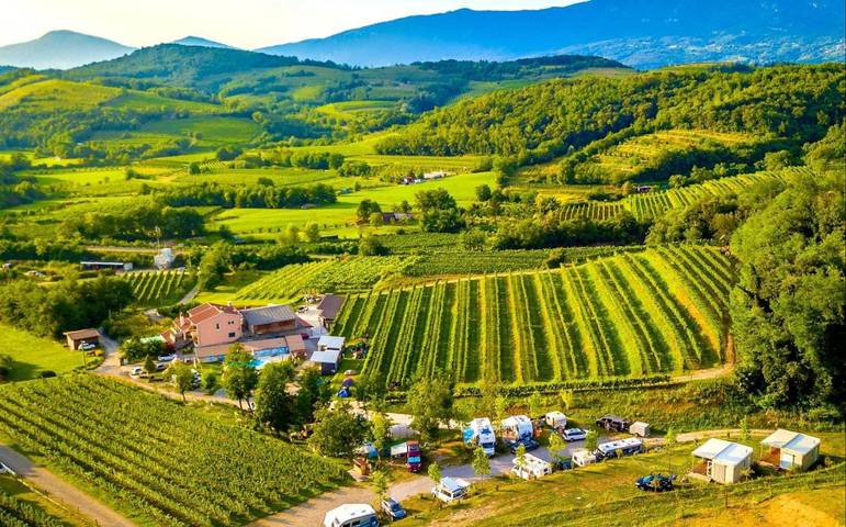 Kemping dla 6 osób, z basen i widok oraz taras, zwierzęta dozwolone w Słowenia