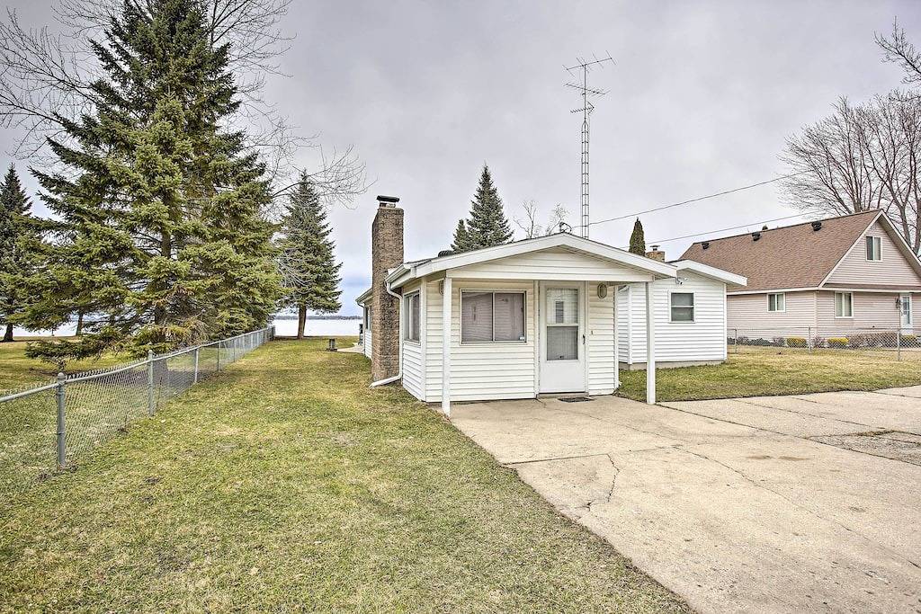 Lakefront Prudenville House mit Hof und eigenem Dock! in Prudenville, Roscommon County