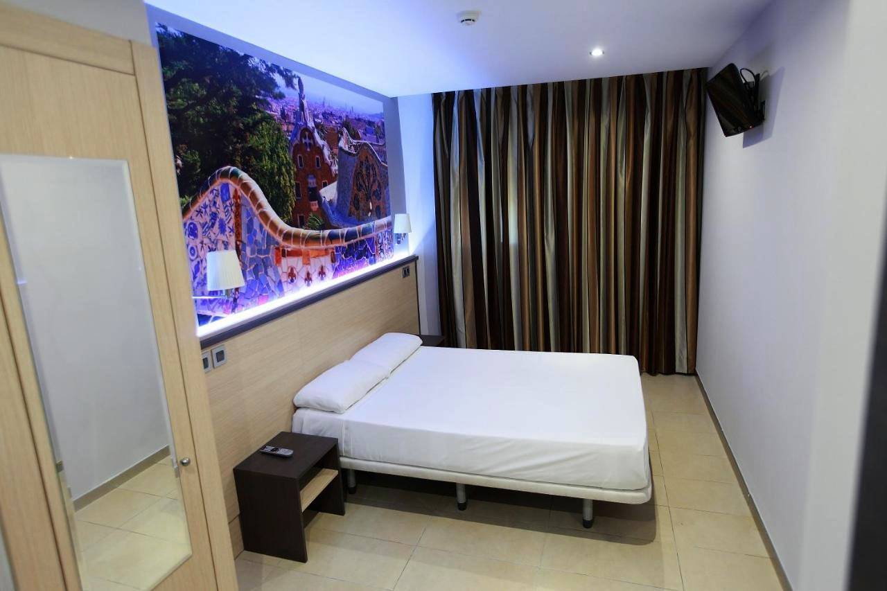 Hostal Las Flores Ramblas in Centro Barcelona, Barcelona