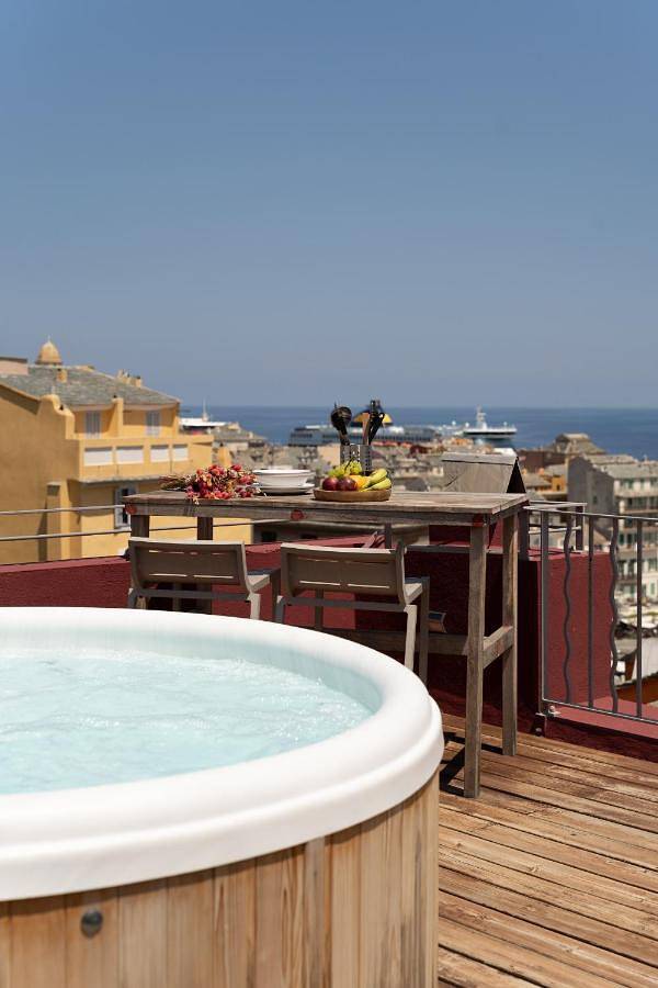 Vakantiewoning voor 4 personen, met zwembad en whirlpool in Bastia