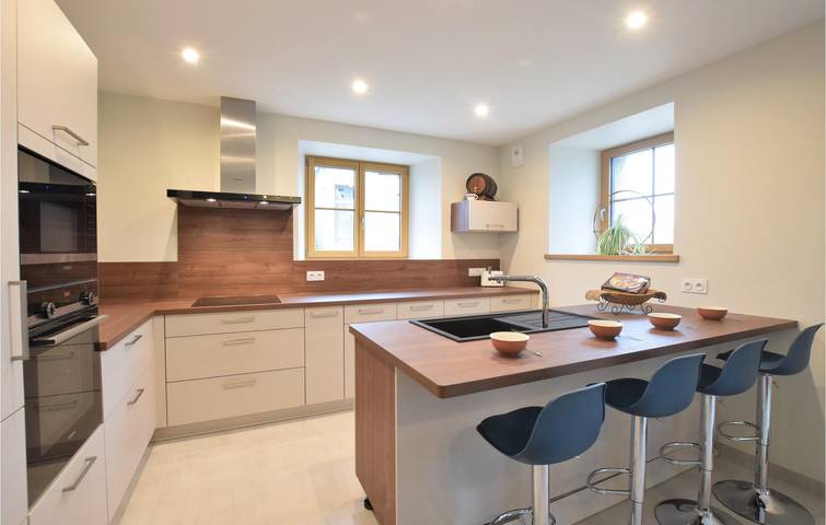 Fierville Apt: Aparcamiento, TV, Jardín, Internet (145m2) in Fierville-les-Mines, Côte de la Déroute