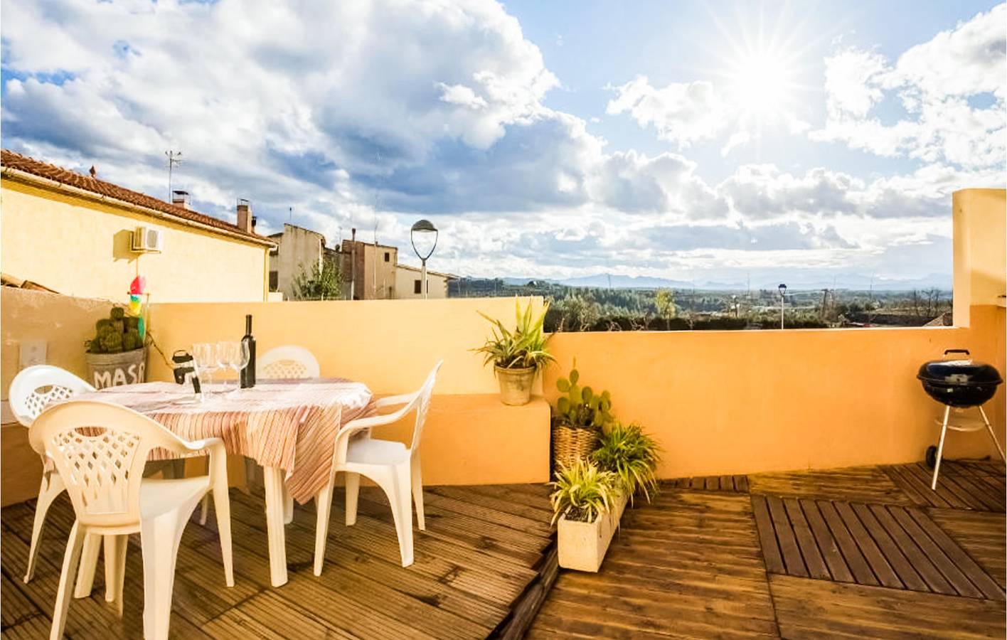 Acogedor apartamento con chimenea, barbacoa e Internet cerca del Masroig in El Masroig, Montsant DO
