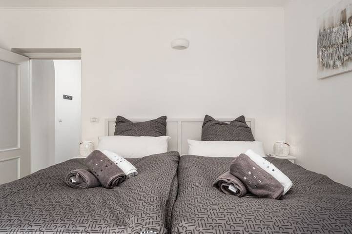 Ganze Wohnung, Ferienwohnung mit traumhaftem Meerblick und Blick auf die Insel Cres in Labin, Ostküste Istrien